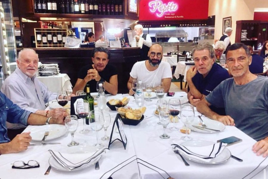 Osvaldo Laport y varios actores argentinos