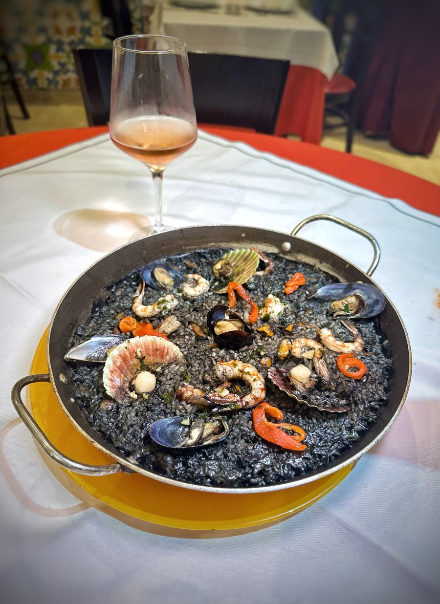 Pella de arroz negro por El Casal de Cataluña
