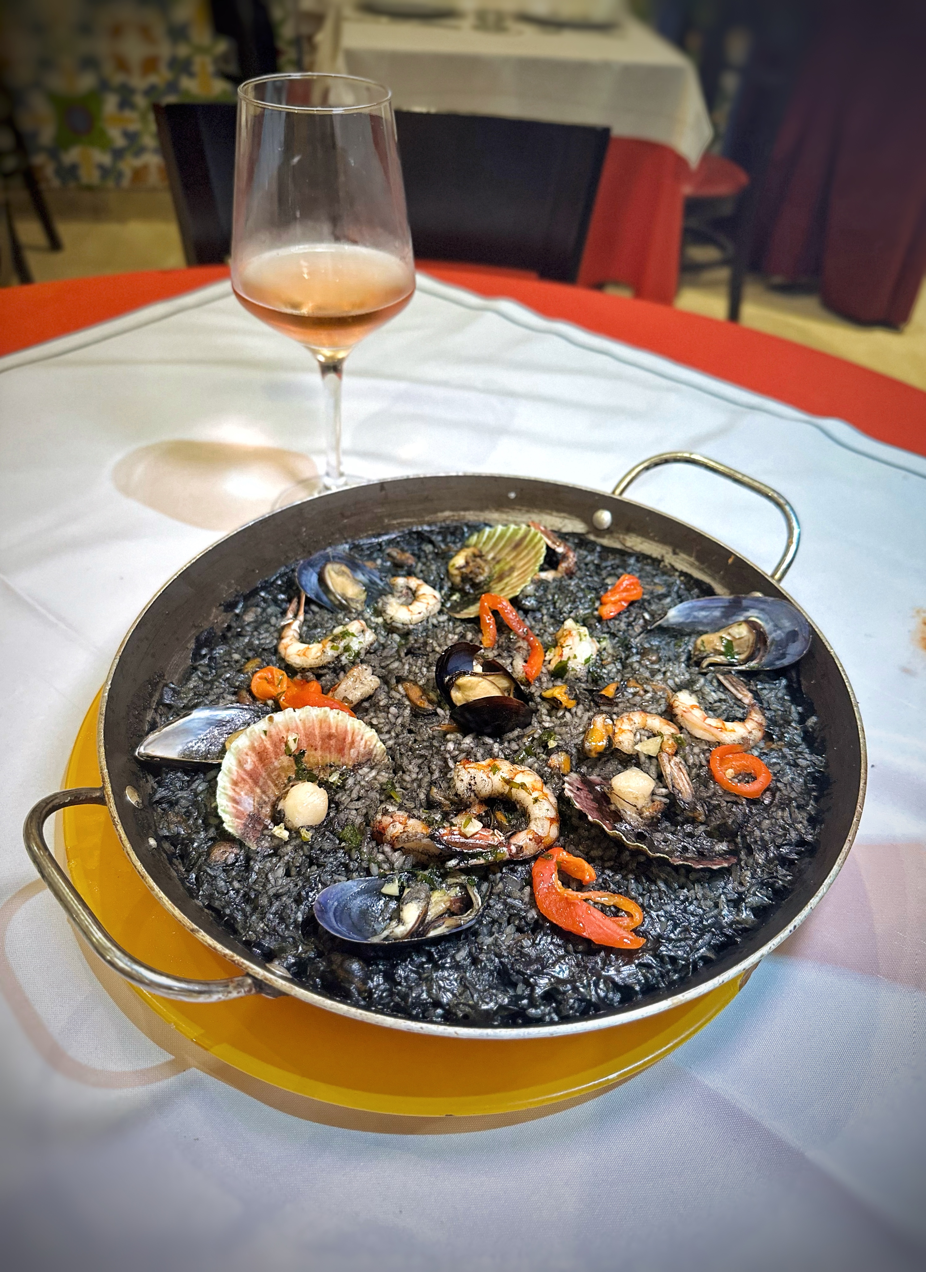 Pella de arroz negro por El Casal de Cataluña