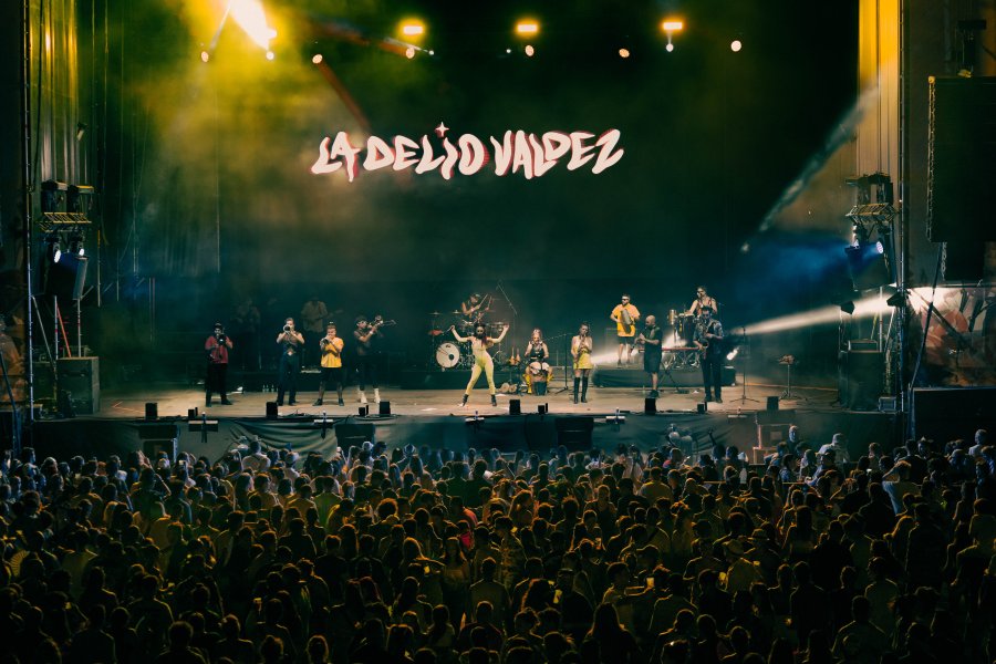 Mina Clavero de fiesta con la Delio Valdez